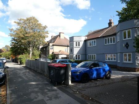 3 bedroom Semi-detached house to let in Thorne Road, Wheatley Hills, Doncaster, DN2