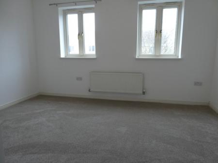 3 bedroom Town house to let in Sunningdale Drive, Edlington, DN12