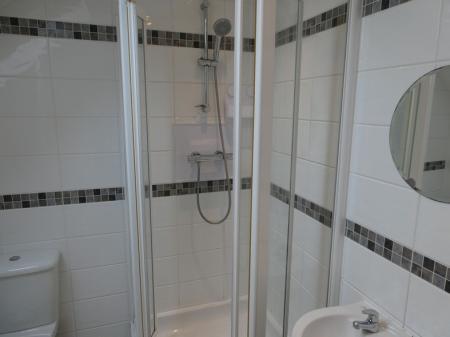 3 bedroom Town house to let in Sunningdale Drive, Edlington, DN12