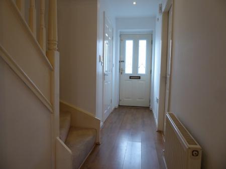 3 bedroom Town house to let in Sunningdale Drive, Edlington, DN12