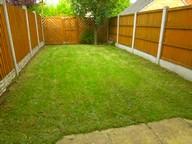 3 bedroom Town house to let in Sunningdale Drive, Edlington, DN12