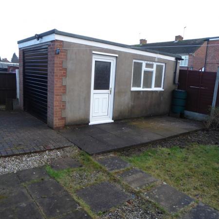 3 bedroom Semi-detached house to let in Laburnum Drive, Armthorpe, DN3