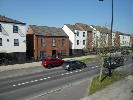 2 bedroom Semi-detached house to let in Woodfield Way, Doncaster, DN4