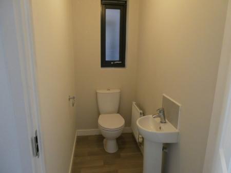 2 bedroom Semi-detached house to let in Woodfield Way, Doncaster, DN4