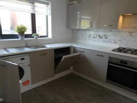 2 bedroom Semi-detached house to let in Woodfield Way, Doncaster, DN4