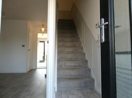 2 bedroom Semi-detached house to let in Woodfield Way, Doncaster, DN4