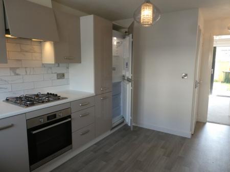 2 bedroom Semi-detached house to let in Woodfield Way, Doncaster, DN4