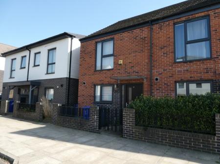 2 bedroom Semi-detached house to let in Woodfield Way, Doncaster, DN4