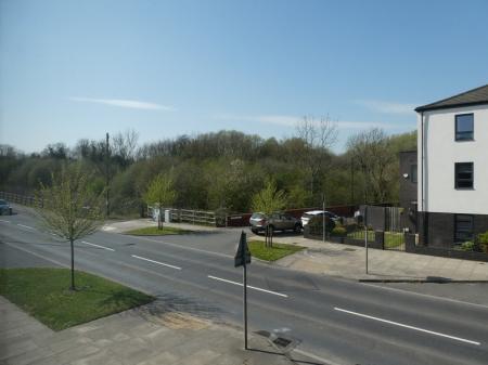 2 bedroom Semi-detached house to let in Woodfield Way, Doncaster, DN4