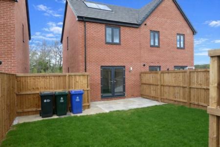 2 bedroom Semi-detached house to let in Bentley Drive, Armthorpe, DN3