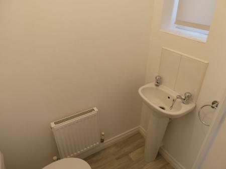 3 bedroom Semi-detached house to let in Reeves Way, Armthorpe, DN3