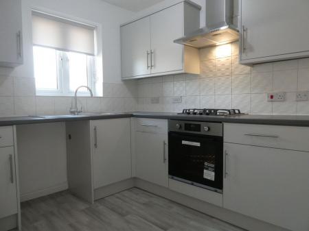 3 bedroom Semi-detached house to let in Reeves Way, Armthorpe, DN3