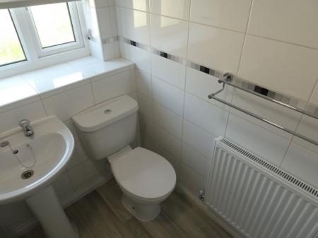 3 bedroom Semi-detached house to let in Reeves Way, Armthorpe, DN3