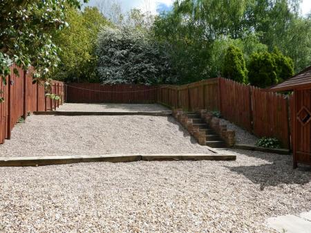 3 bedroom Semi-detached house to let in Reeves Way, Armthorpe, DN3