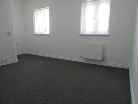 3 bedroom Semi-detached house to let in Reeves Way, Armthorpe, DN3