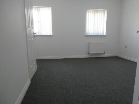 3 bedroom Semi-detached house to let in Reeves Way, Armthorpe, DN3