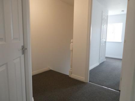 3 bedroom Semi-detached house to let in Reeves Way, Armthorpe, DN3