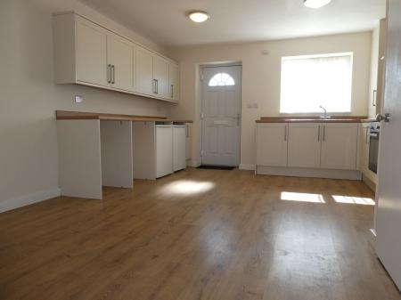2 bedroom Semi-detached house to let in High Street, Dunsville, DN7