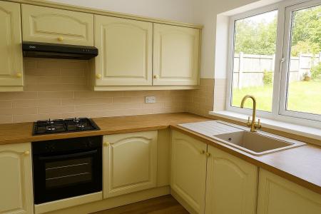 3 bedroom Semi-detached house to let in Ferrers Road, Wheatley, Doncaster, DN2