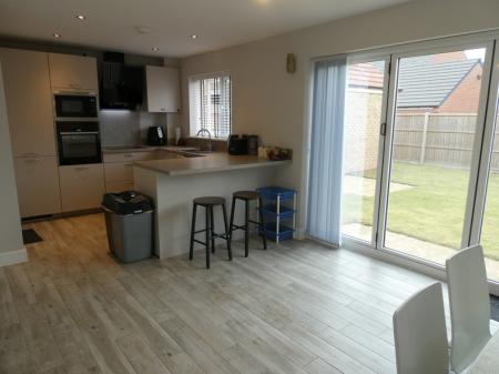 4 bedroom Detached house to let in Bowen Drive, Armthorpe, DN3