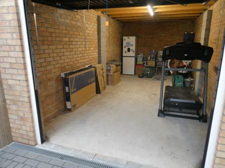 4 bedroom Detached house to let in Bowen Drive, Armthorpe, DN3