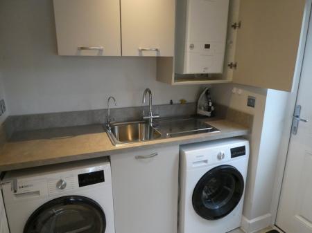 4 bedroom Detached house to let in Bowen Drive, Armthorpe, DN3