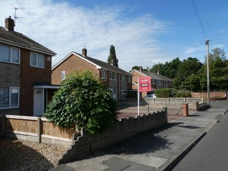 3 bedroom Semi-detached house to let in Hanbury Close, Balby, Doncaster, DN4