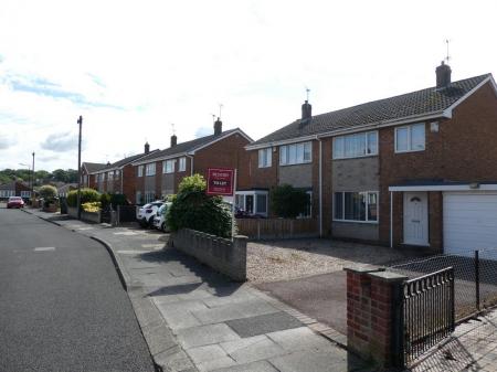 3 bedroom Semi-detached house to let in Hanbury Close, Balby, Doncaster, DN4