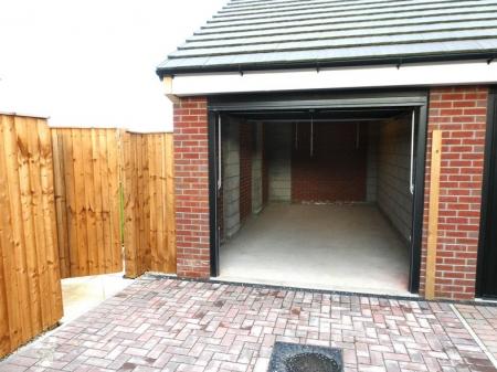 4 bedroom Detached house to let in Harvester Lane, Wheatley Hills, Doncaster, DN2