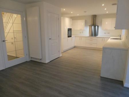 4 bedroom Detached house to let in Harvester Lane, Wheatley Hills, Doncaster, DN2