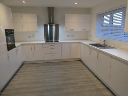 4 bedroom Detached house to let in Harvester Lane, Wheatley Hills, Doncaster, DN2