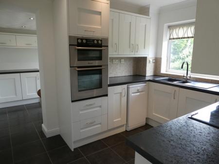 3 bedroom Detached house to let in Goodison Boulevard, Cantley, DN4