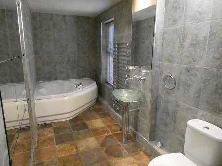 2 bedroom Flat to let in Auckland Grange, Doncaster, DN2