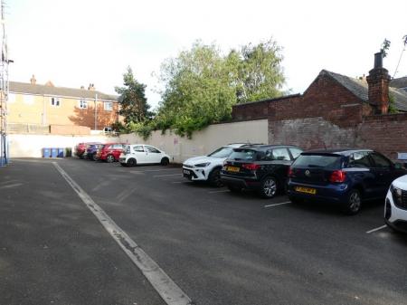 2 bedroom Flat to let in Auckland Grange, Doncaster, DN2