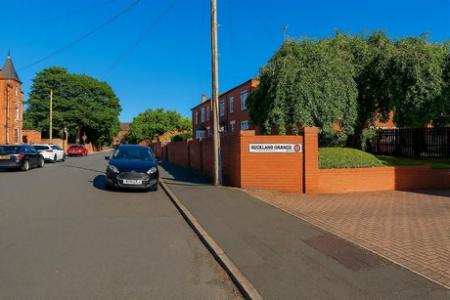 2 bedroom Flat to let in Auckland Grange, Doncaster, DN2