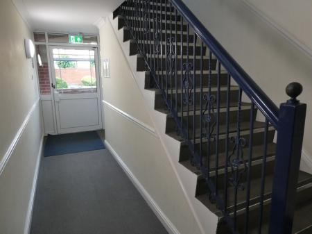 2 bedroom Flat to let in Auckland Grange, Doncaster, DN2