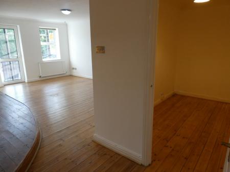 2 bedroom Flat to let in Auckland Grange, Doncaster, DN2