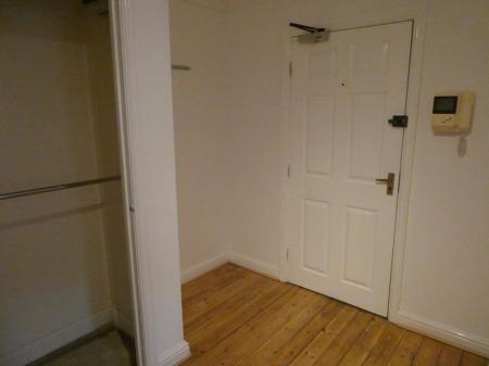2 bedroom Flat to let in Auckland Grange, Doncaster, DN2