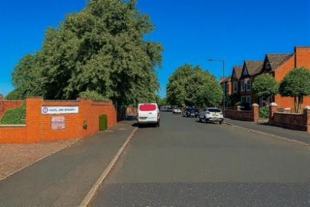 2 bedroom Flat to let in Auckland Grange, Doncaster, DN2