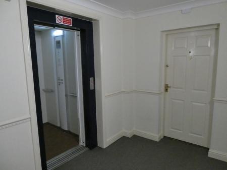 2 bedroom Flat to let in Auckland Grange, Doncaster, DN2