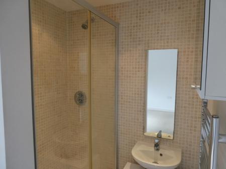 2 bedroom Flat to let in Mere Lane, Armthorpe, DN3