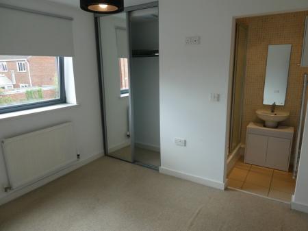 2 bedroom Flat to let in Mere Lane, Armthorpe, DN3