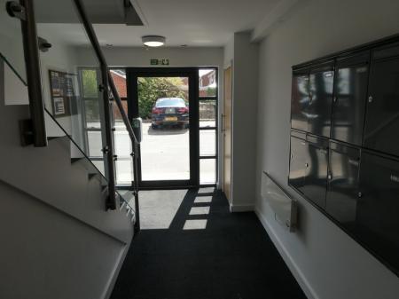 2 bedroom Flat to let in Mere Lane, Armthorpe, DN3