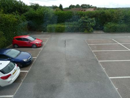 2 bedroom Flat to let in Ings Lane, Skellow, DN6