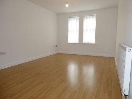 2 bedroom Flat to let in Ings Lane, Skellow, DN6