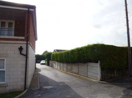 2 bedroom Flat to let in Ings Lane, Skellow, DN6