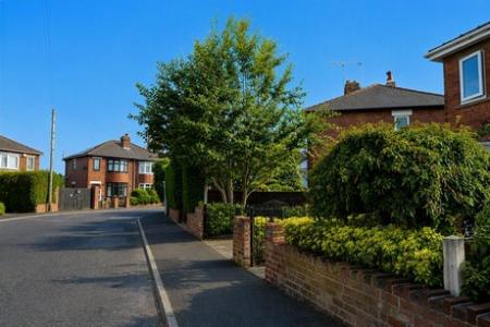 3 bedroom Semi-detached house to let in Ingleborough Drive, Sprotbrough, DN5