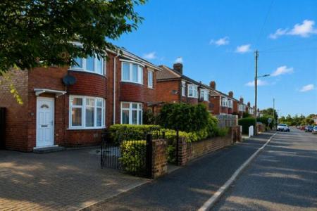3 bedroom Semi-detached house to let in Ingleborough Drive, Sprotbrough, DN5