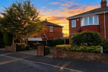 3 bedroom Semi-detached house to let in Ingleborough Drive, Sprotbrough, DN5