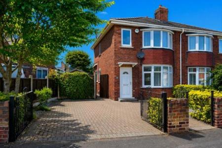 3 bedroom Semi-detached house to let in Ingleborough Drive, Sprotbrough, DN5